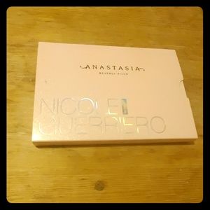 Anastasia BH  Highlighter palette